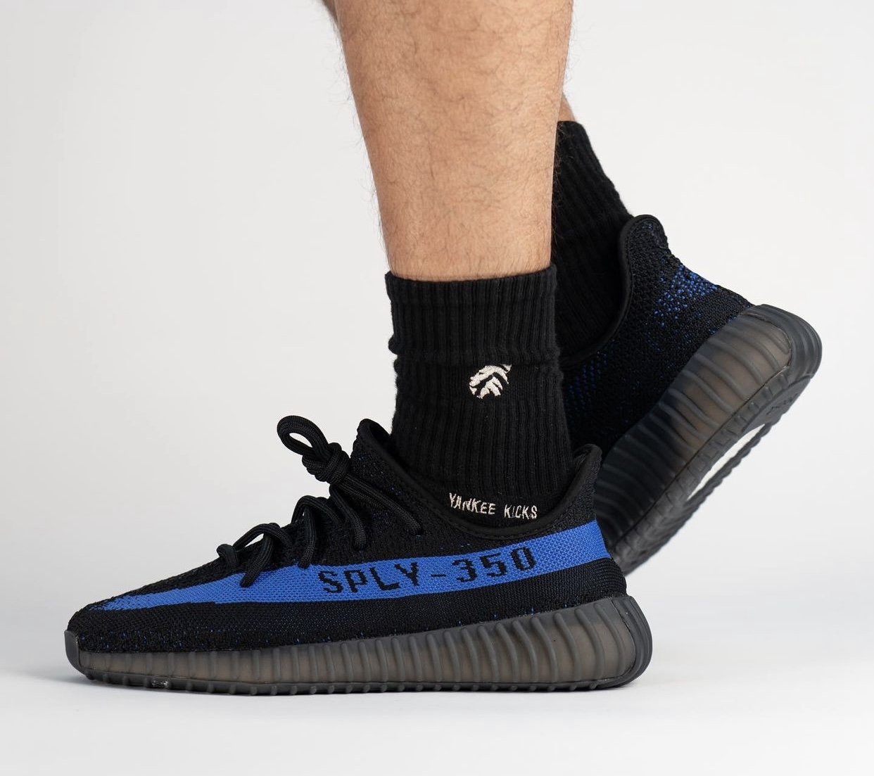 GY7164,Yeezy Boost 350 V2,adid  明年发售！黑蓝「油漆条」Yeezy 350 V2 上脚曝光！