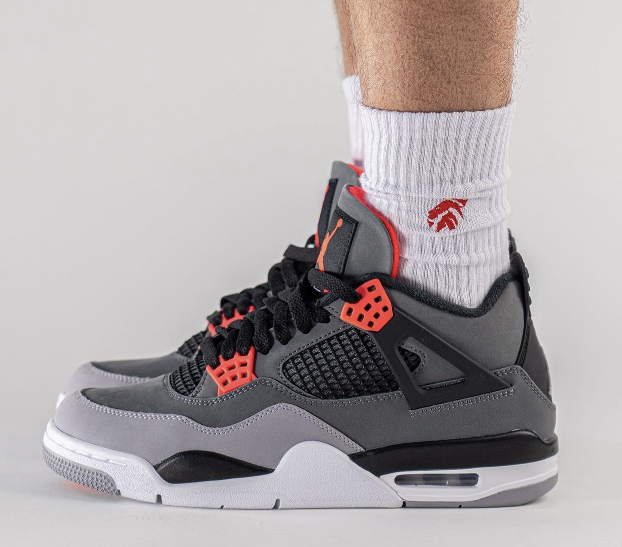 aj4 infrared outfit