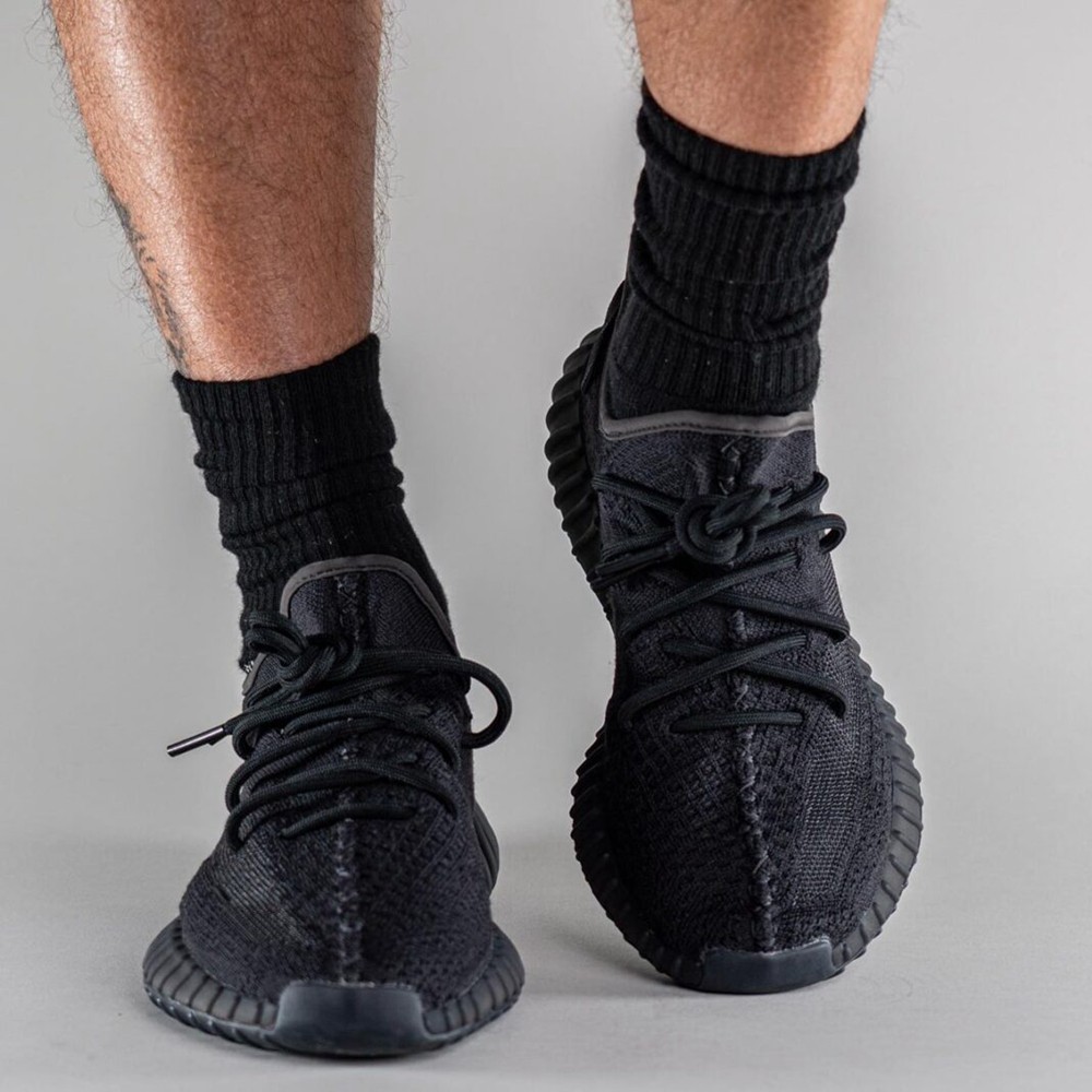 adidas,Yeezy 350 V2,Onyx,HQ454  「新黑武士」Yeezy 350 V2 上脚图首次曝光！是你的必入款吗？
