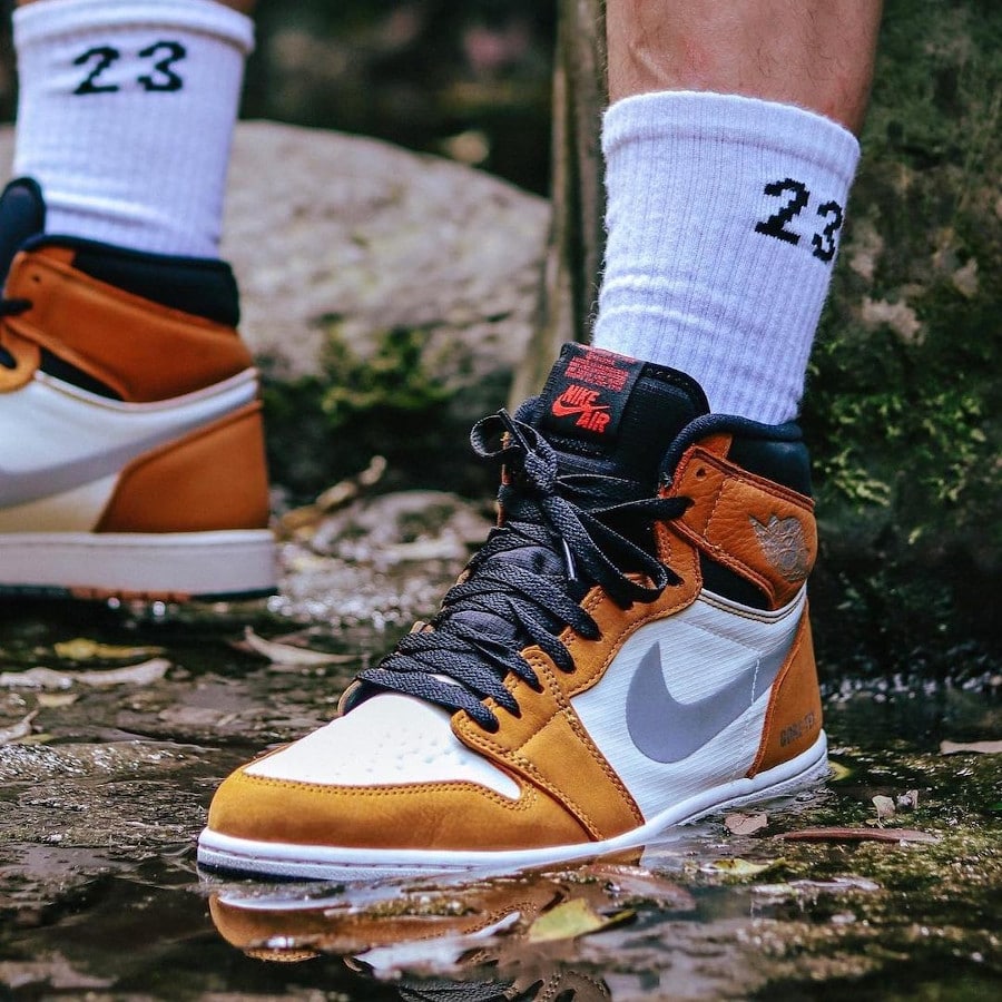 jordan 1 gore tex light curry on feet