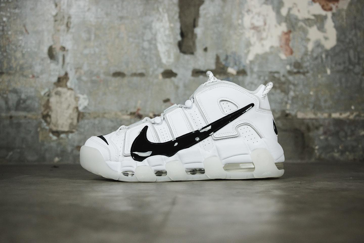 Nike,Air More Uptempo,发售,DQ501  漆皮大钩子太狂了！今年这双新版本「大 AIR」有点帅！