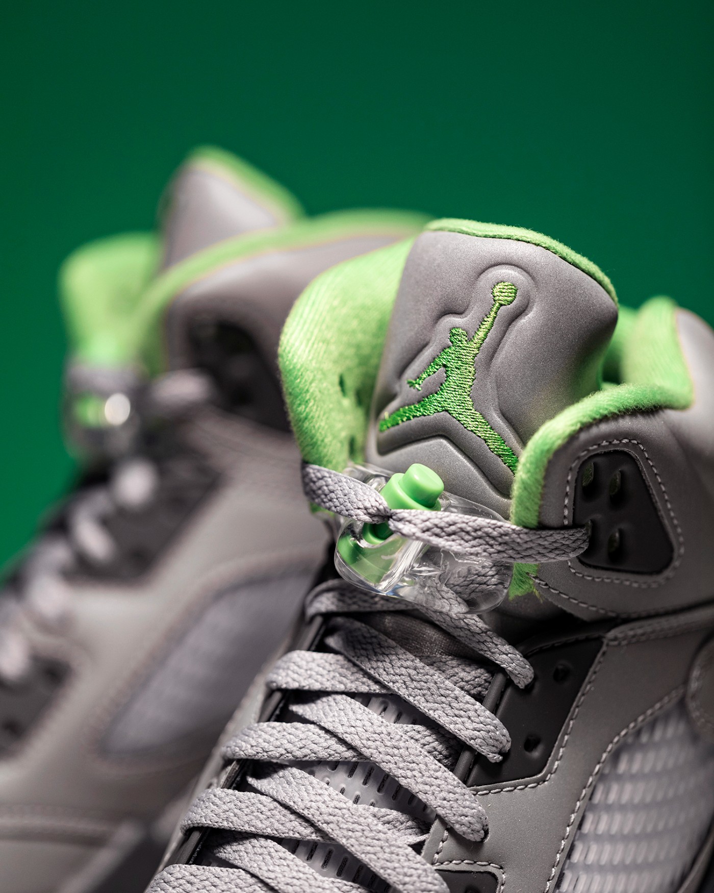 Air Jordan 5,GreenBean,开箱  没想到！16 年前的 AJ 能这么骚！本周终于复刻，开箱给我看懵了！