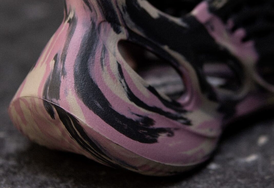 adidas,Yeezy Foam Runner,MX Ca  实物图首次曝光！Yeezy「洞洞鞋」新配色 8 月发售！