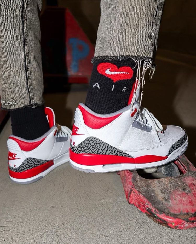 最新实物上脚元年火焰红aj3发售倒计时