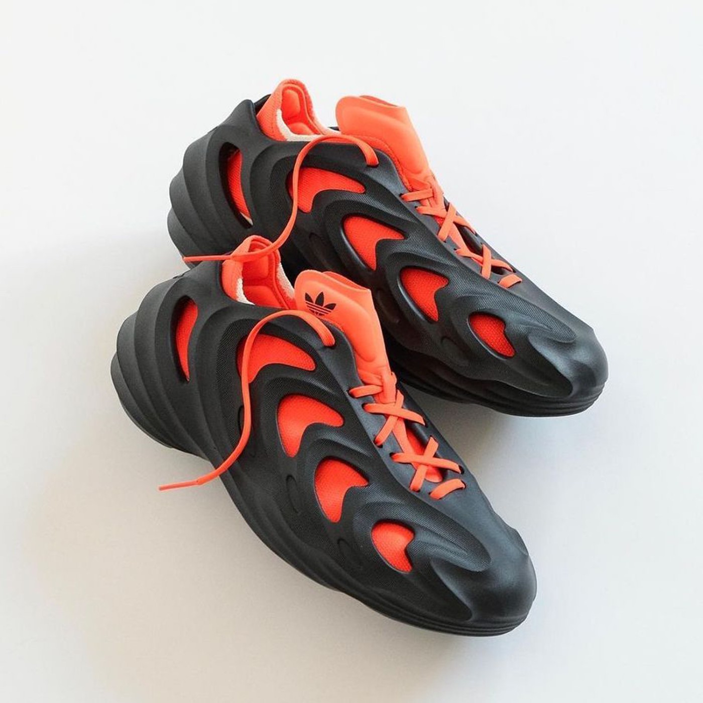 adidas,adiFOM Q  很快就要发售了！超火的三叶草洞洞鞋新配色实物曝光！