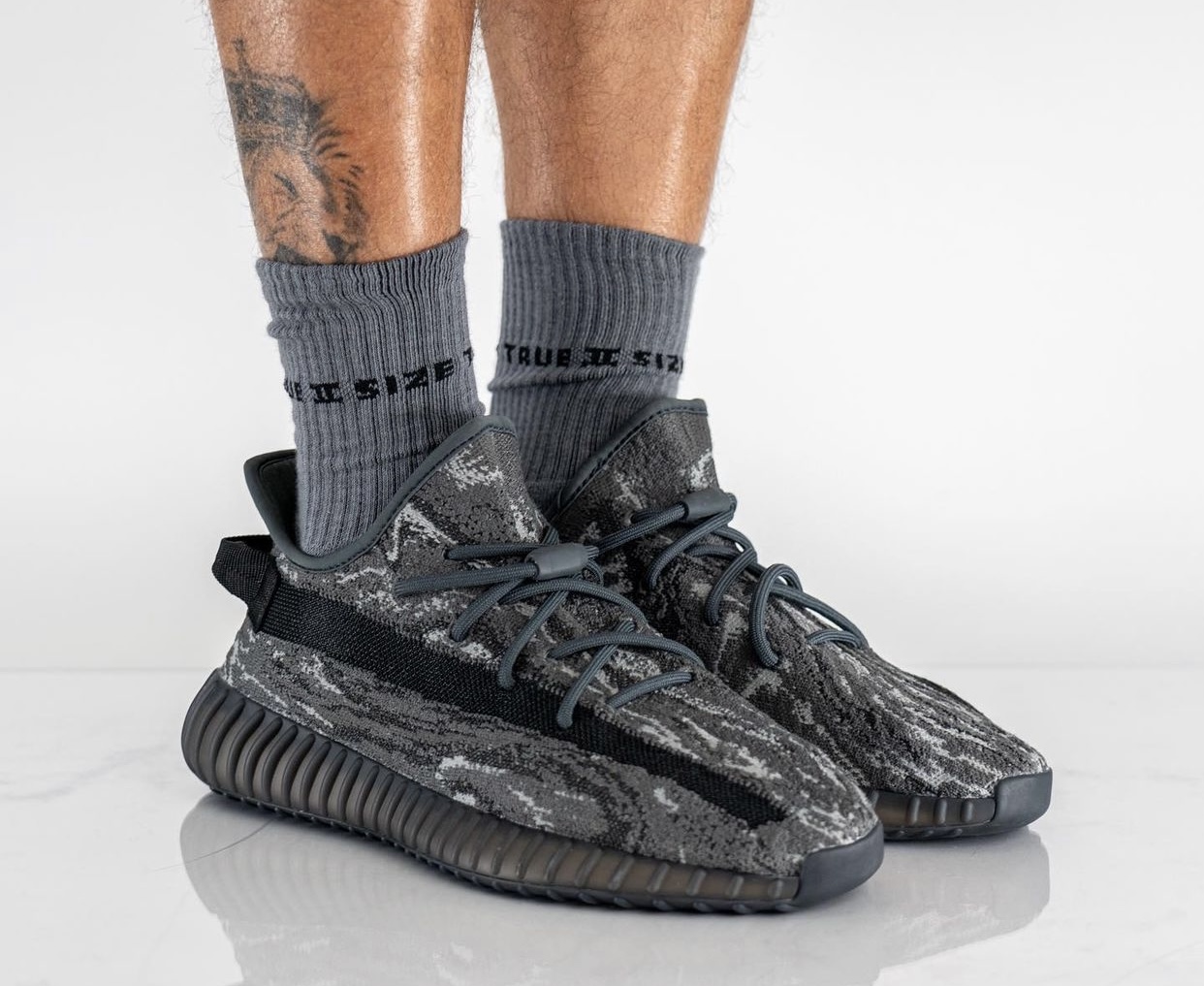 adidas,Yeezy Boost 350 V2,MX G  暗黑版「暴龙兽」350 V2 要来了！上脚你给打几分？