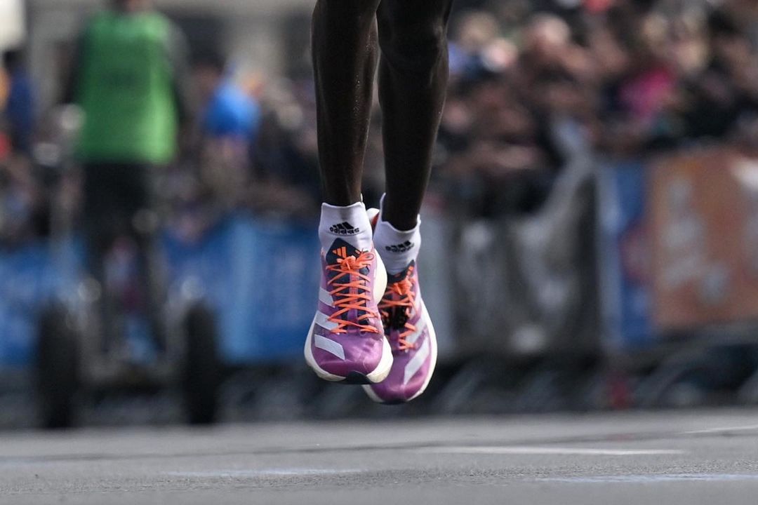 基普乔格破纪录跑鞋图片