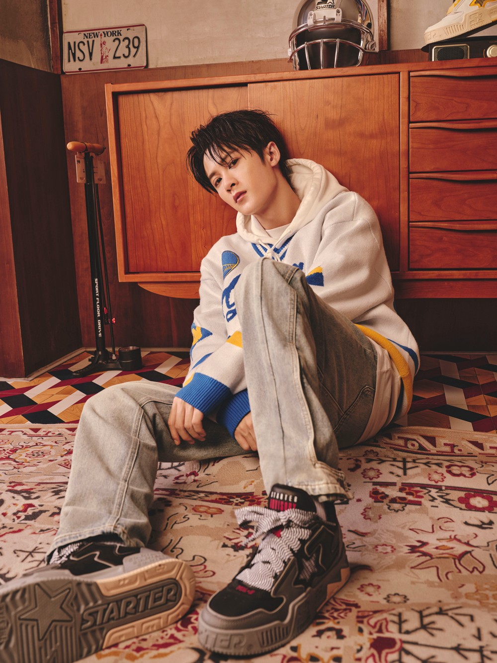 檀健次上脚的两款 "vol-ii 面包鞋" 延续复古滑板鞋鞋型,融合品牌基因