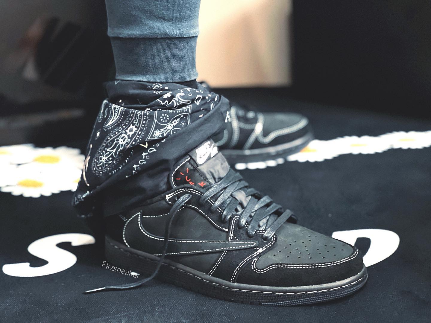 Travis Scott,Air Jordan 1 Low  「倒钩 5.0」实物图终于来了！网友：已经等不及了！