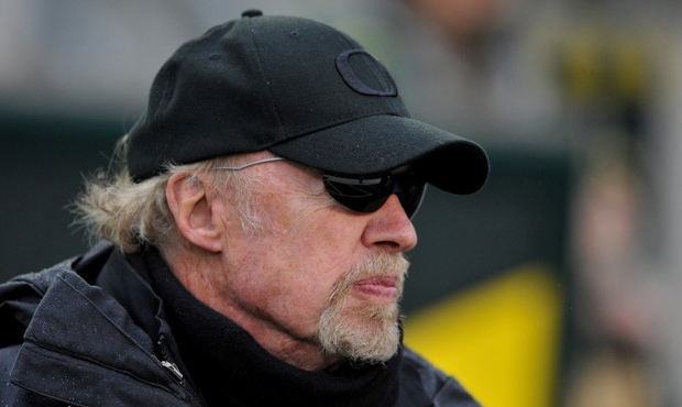 Nike  Nike 亏损百亿！Phil Knight 成今年时尚行业亏损最多的亿万富翁！