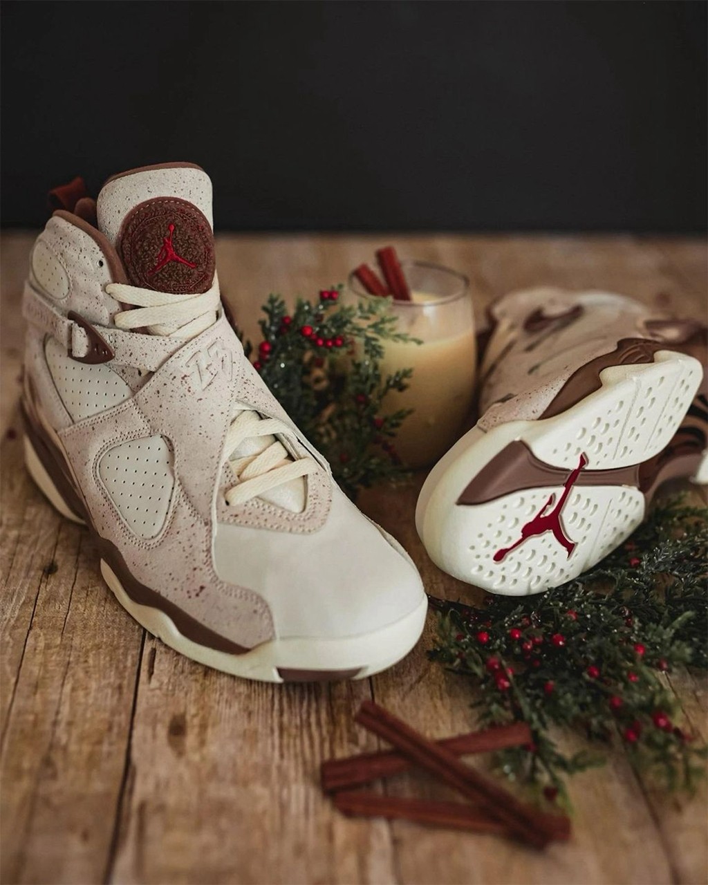 圣诞节,Air Jordan 8  「圣诞节」主题的 AJ 正代可不多见！实物刚刚曝光！但 …