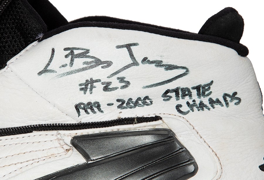 詹姆斯,LeBron James  詹姆斯亲穿亲签 AJ 曝光！这鞋型真不常见！