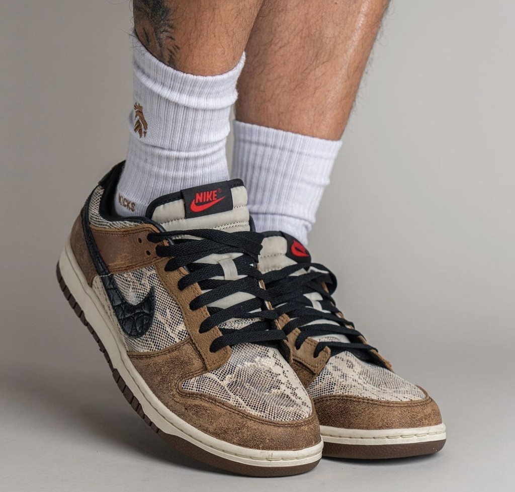 dunk-low-flightclub-sneaker