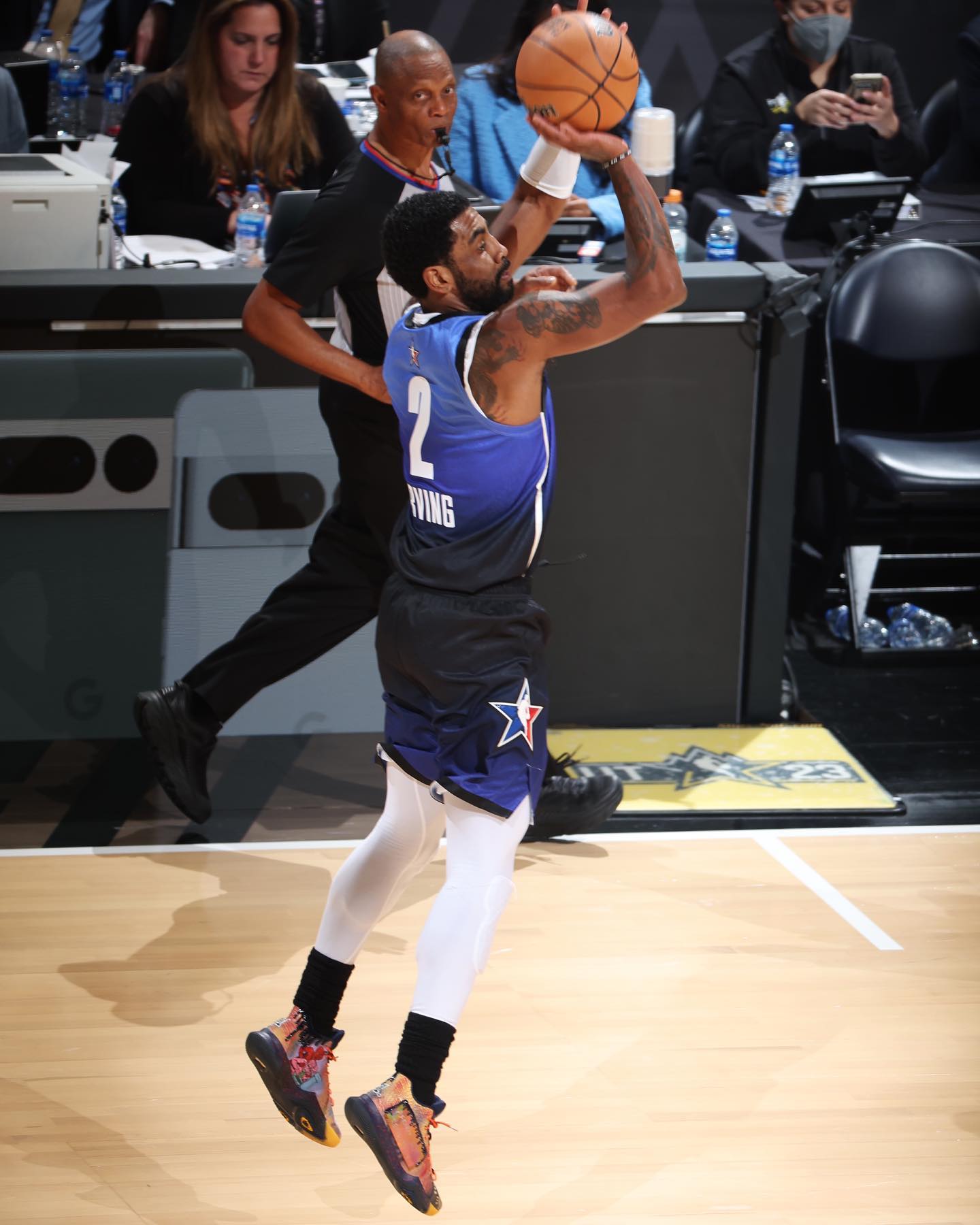 欧文,全,明星,上,脚,盘点,网友,已经,放飞,自,  欧文全明星上脚盘点!