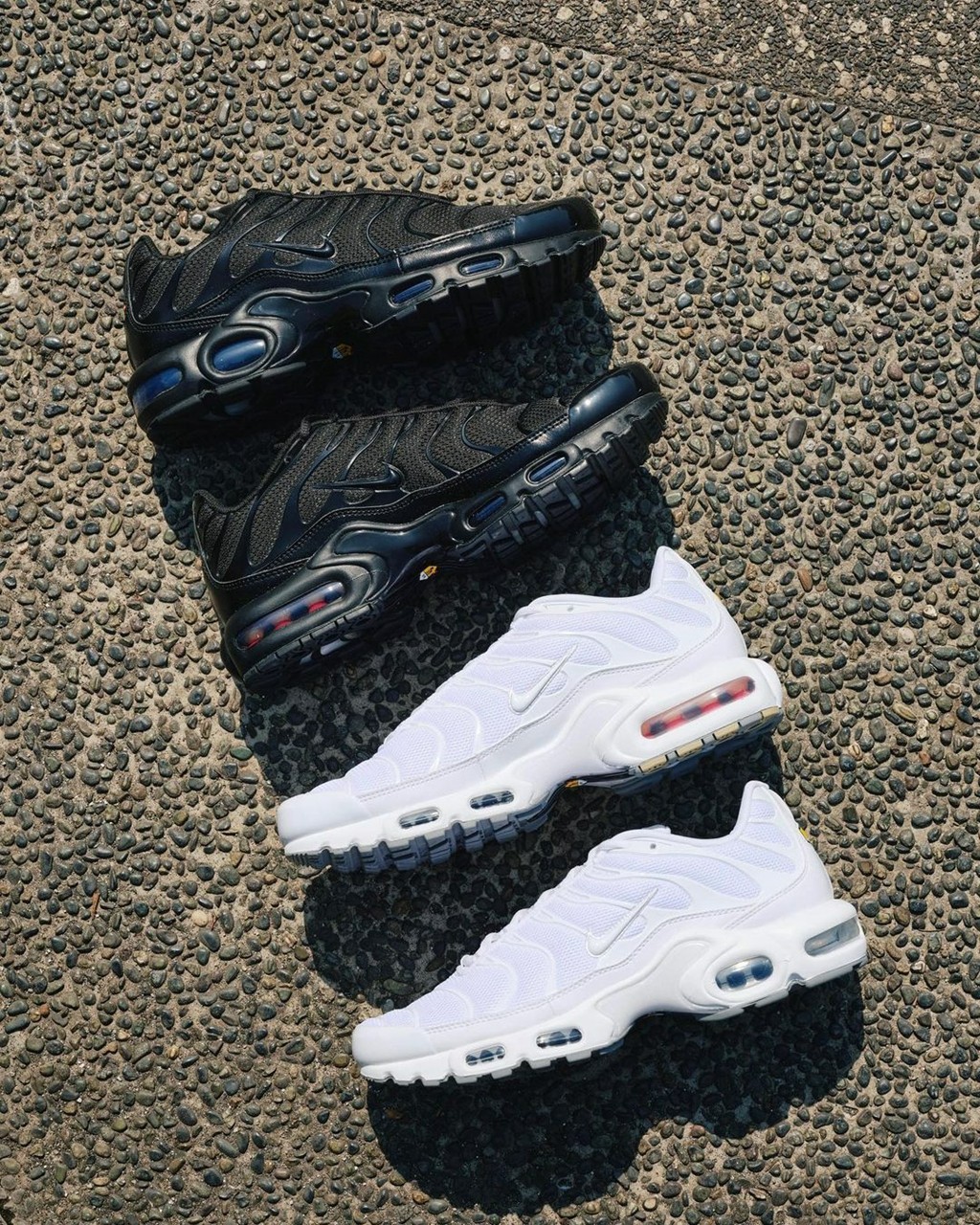 Nike,Air Max Plus  一黑一白你选哪双？两款 Air Max Plus 即将发售！