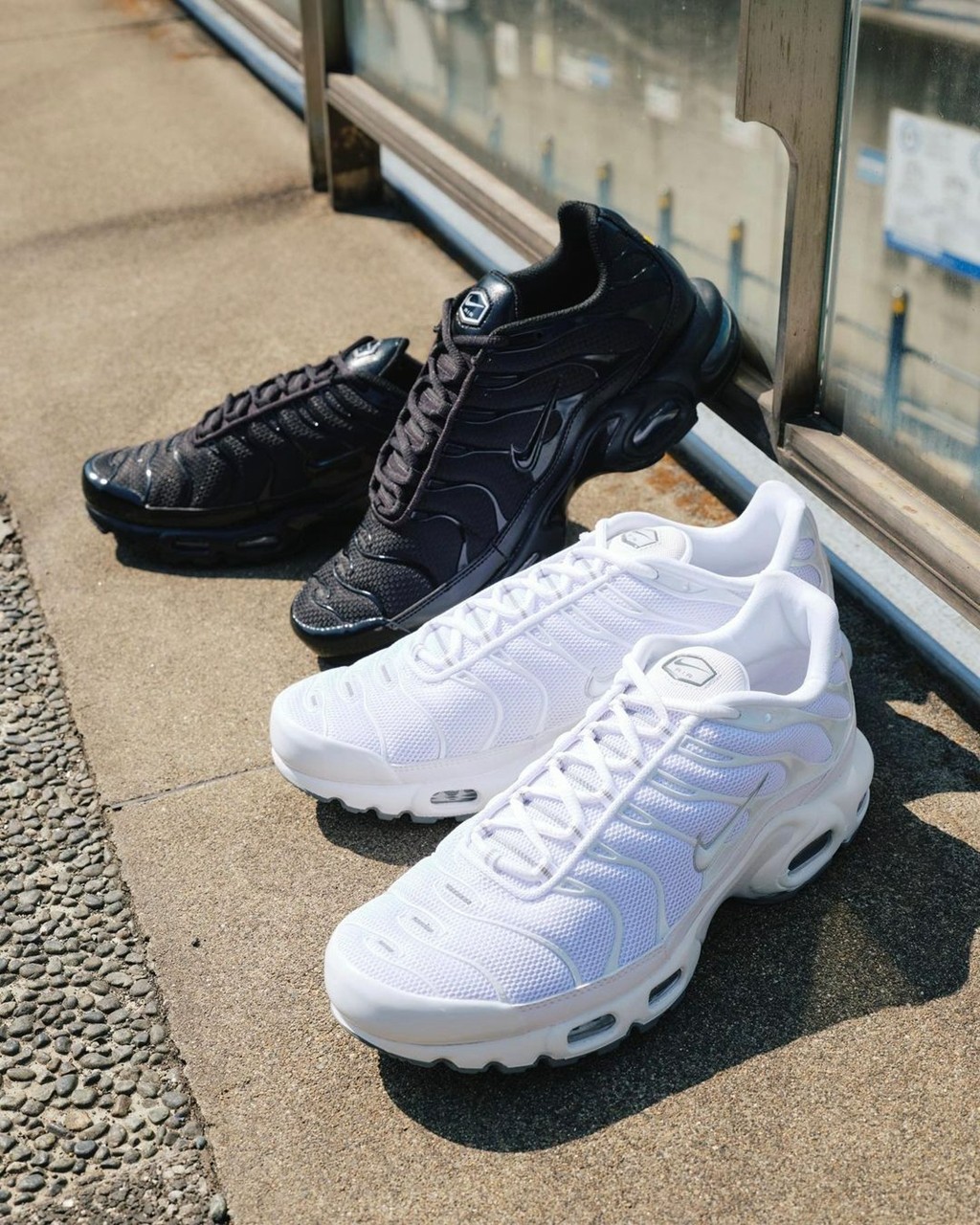 Nike,Air Max Plus  一黑一白你选哪双？两款 Air Max Plus 即将发售！