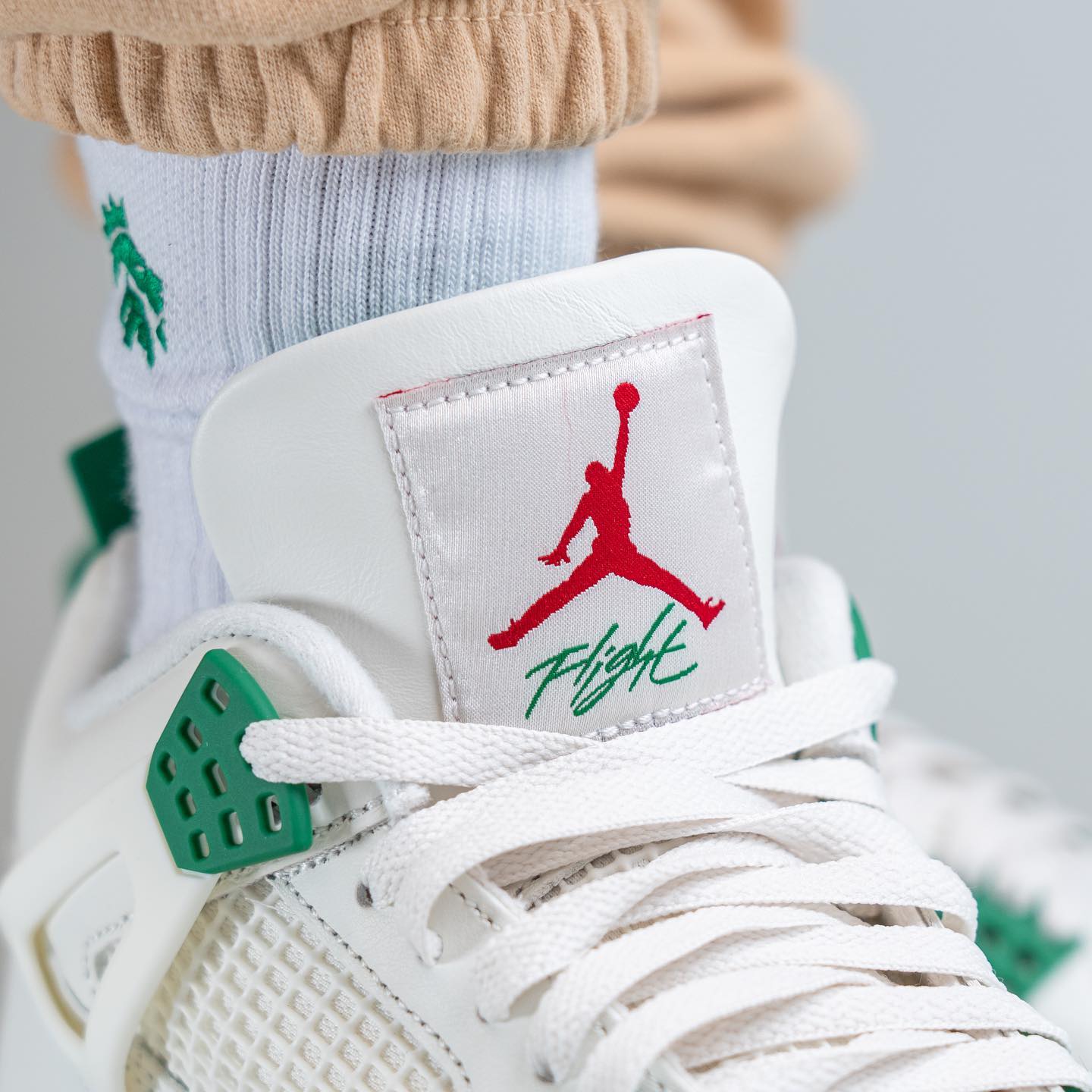 nike-sb-x-aj4-flightclub-sneaker