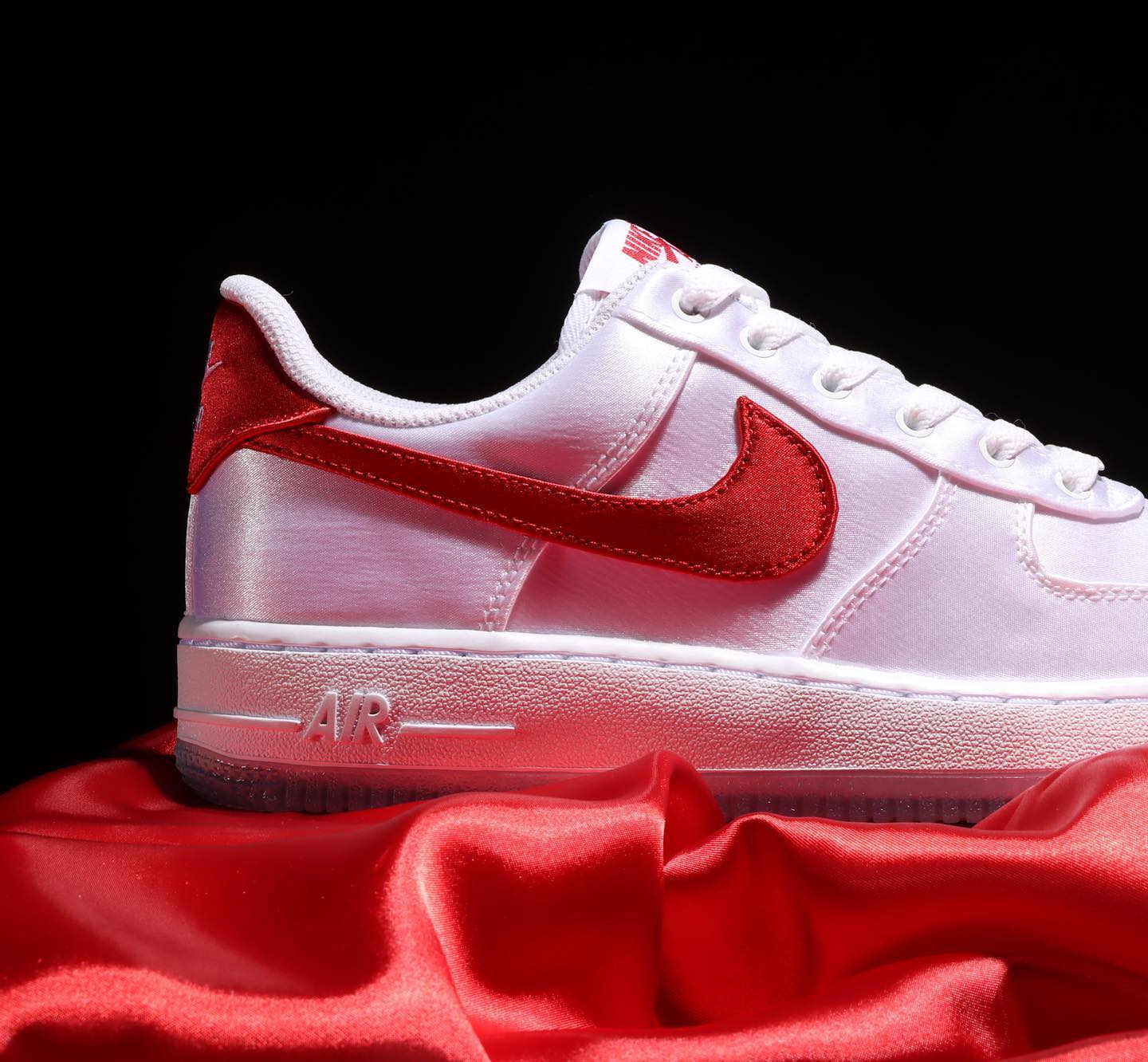 nike全新白丝绸af1即将发售冠希我成替身了