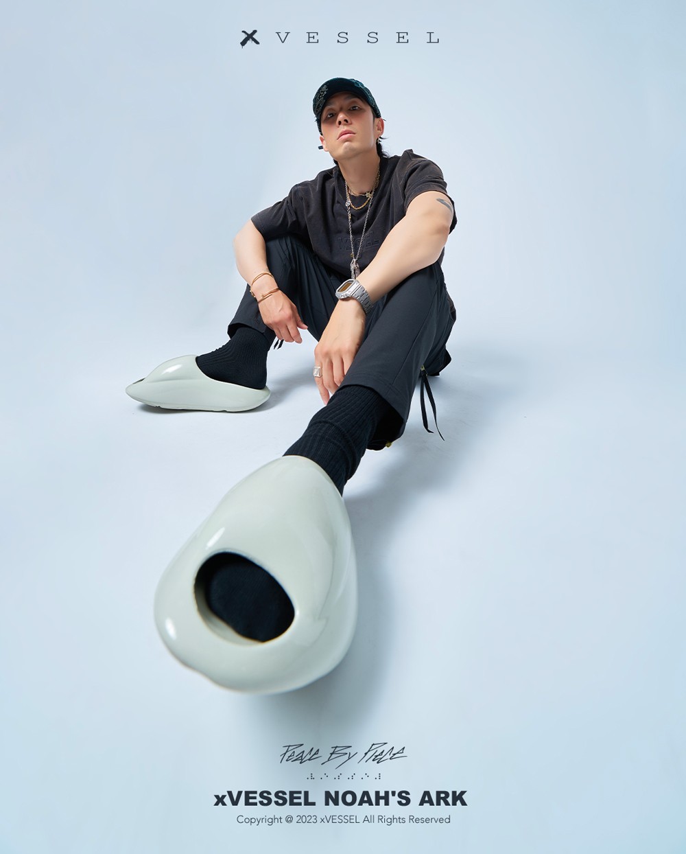 吴建豪上脚今年夏天有潮流拖鞋新选择了