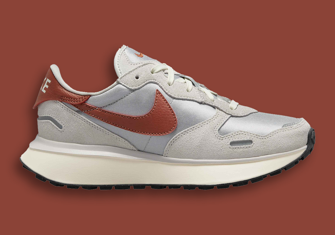 nike waffle on feet
