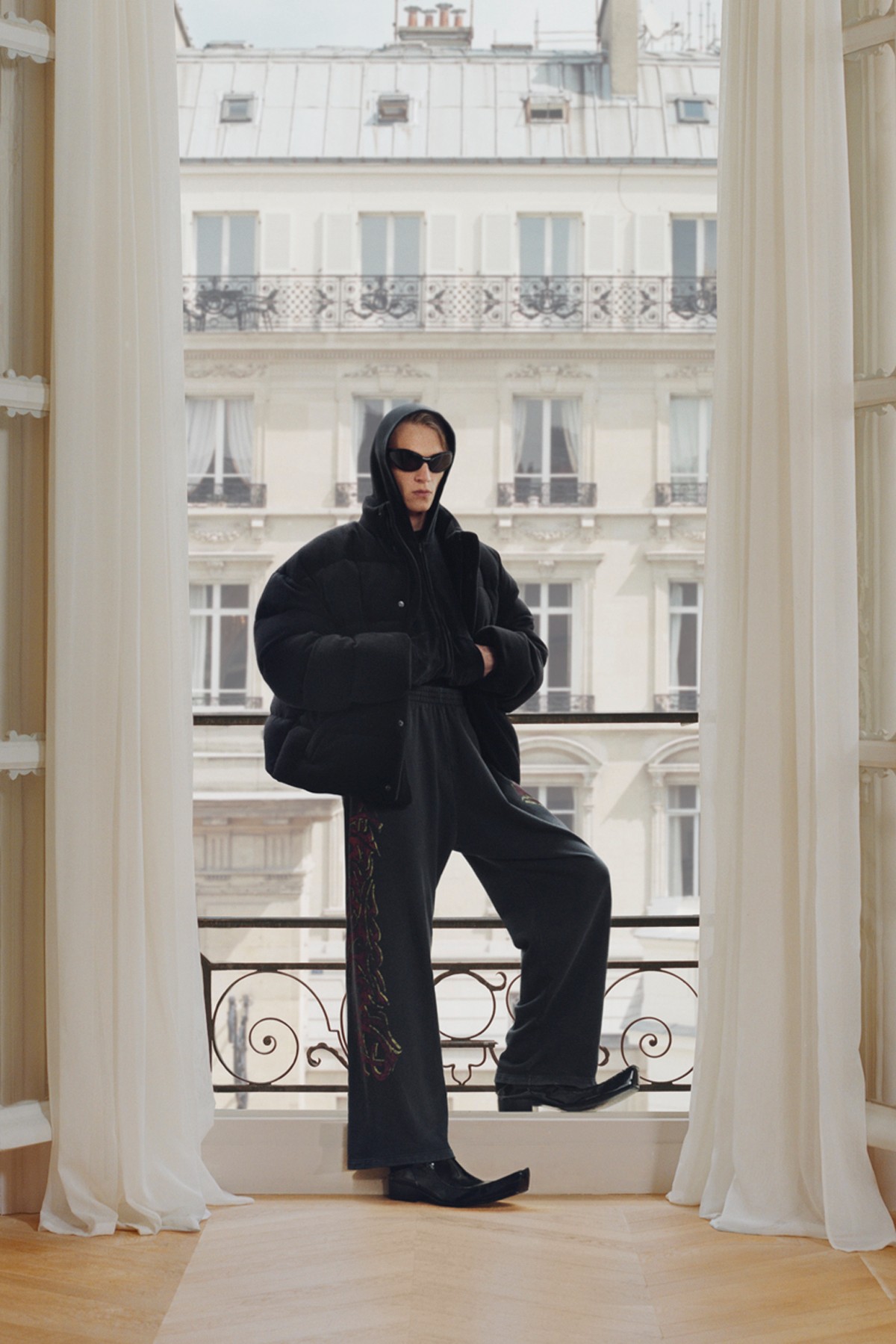 balenciaga,2024 春夏系列  巴黎世家最新型录上线!直接把我看傻了.