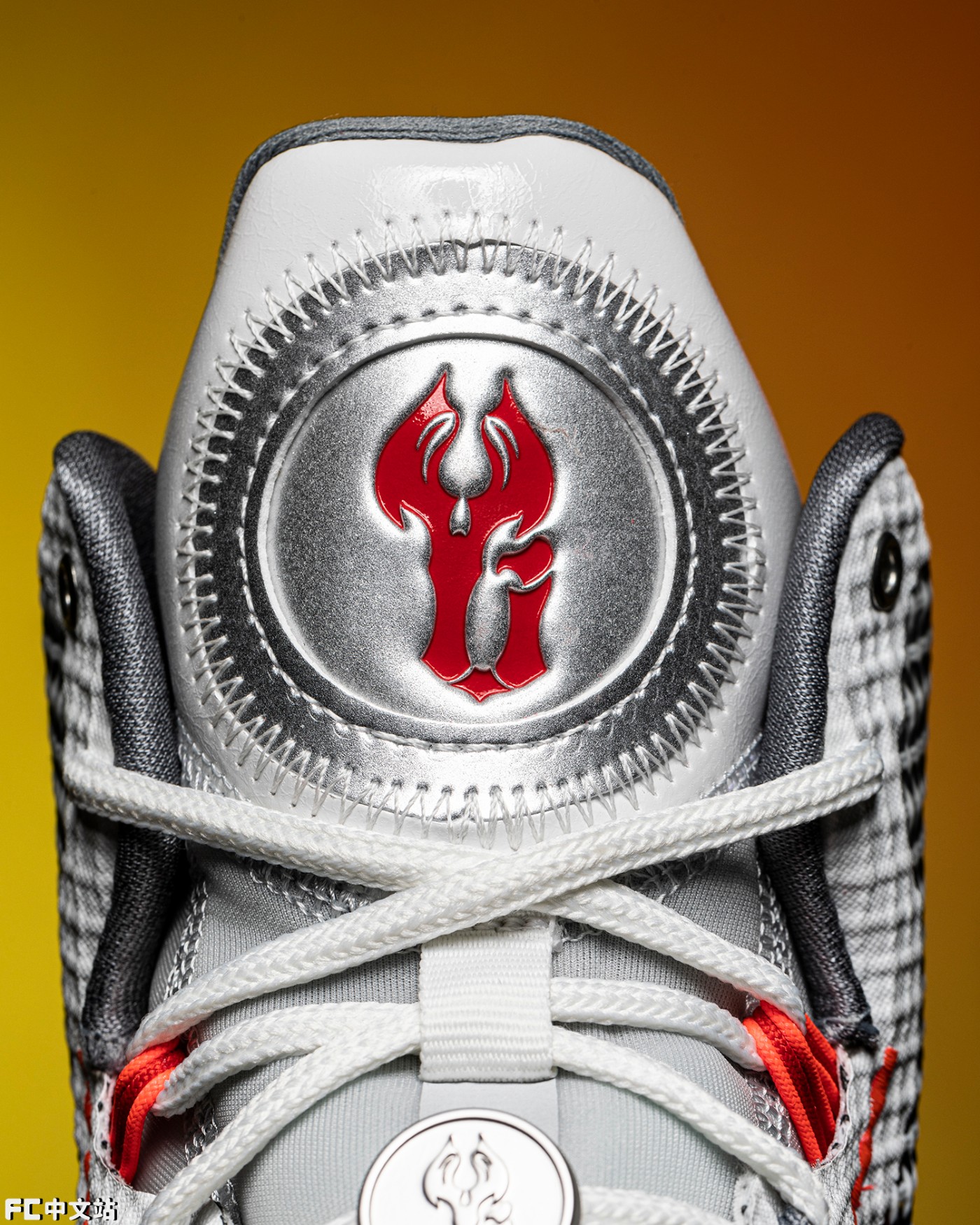 nike「易建联 pe」终于来了!这个细节瞬间泪目!