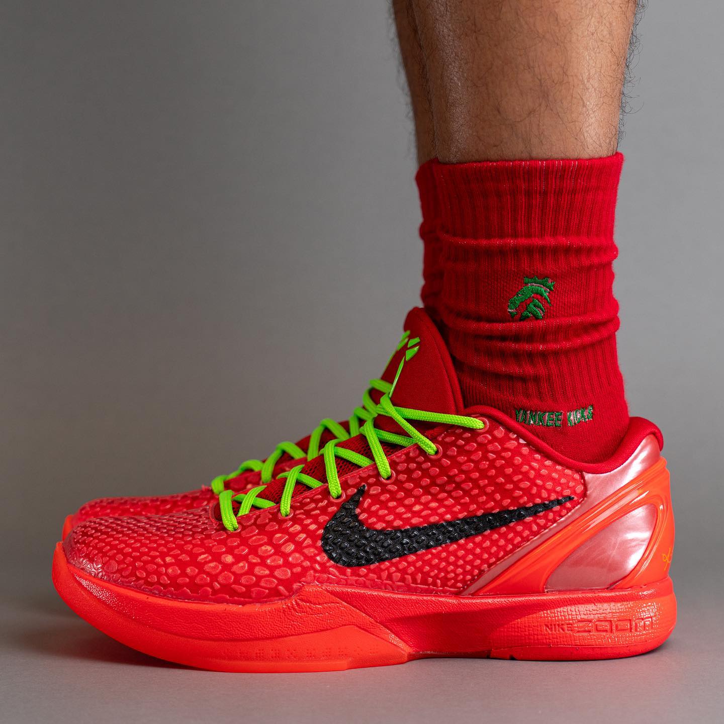 kobe6反转青蜂侠上脚太帅了细节全看清了
