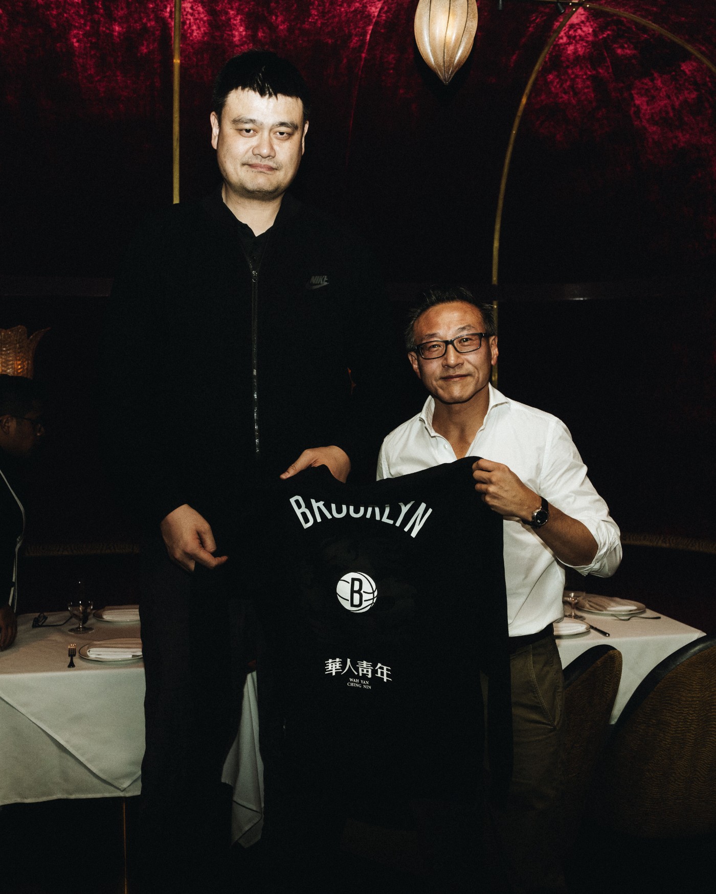 NBA,揭幕战,隐藏,惊喜,華人,青年,布鲁,克林,  NBA 揭幕战隐藏惊喜！華人青年 x 布鲁克林篮网新联名悄悄登场！