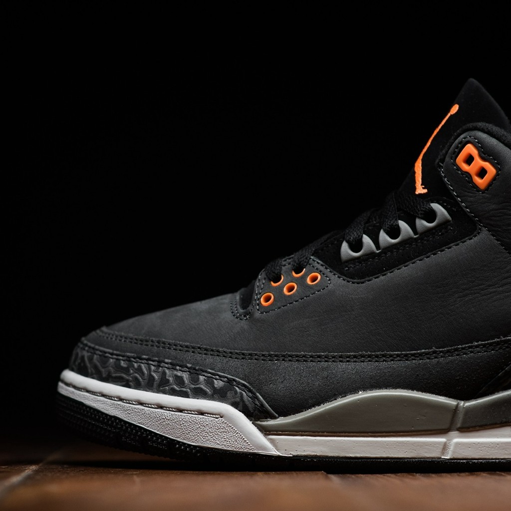 球鞋也抵不住货量的冲击,继此前的长颈鹿配色后,这双奶牛价格也回落了