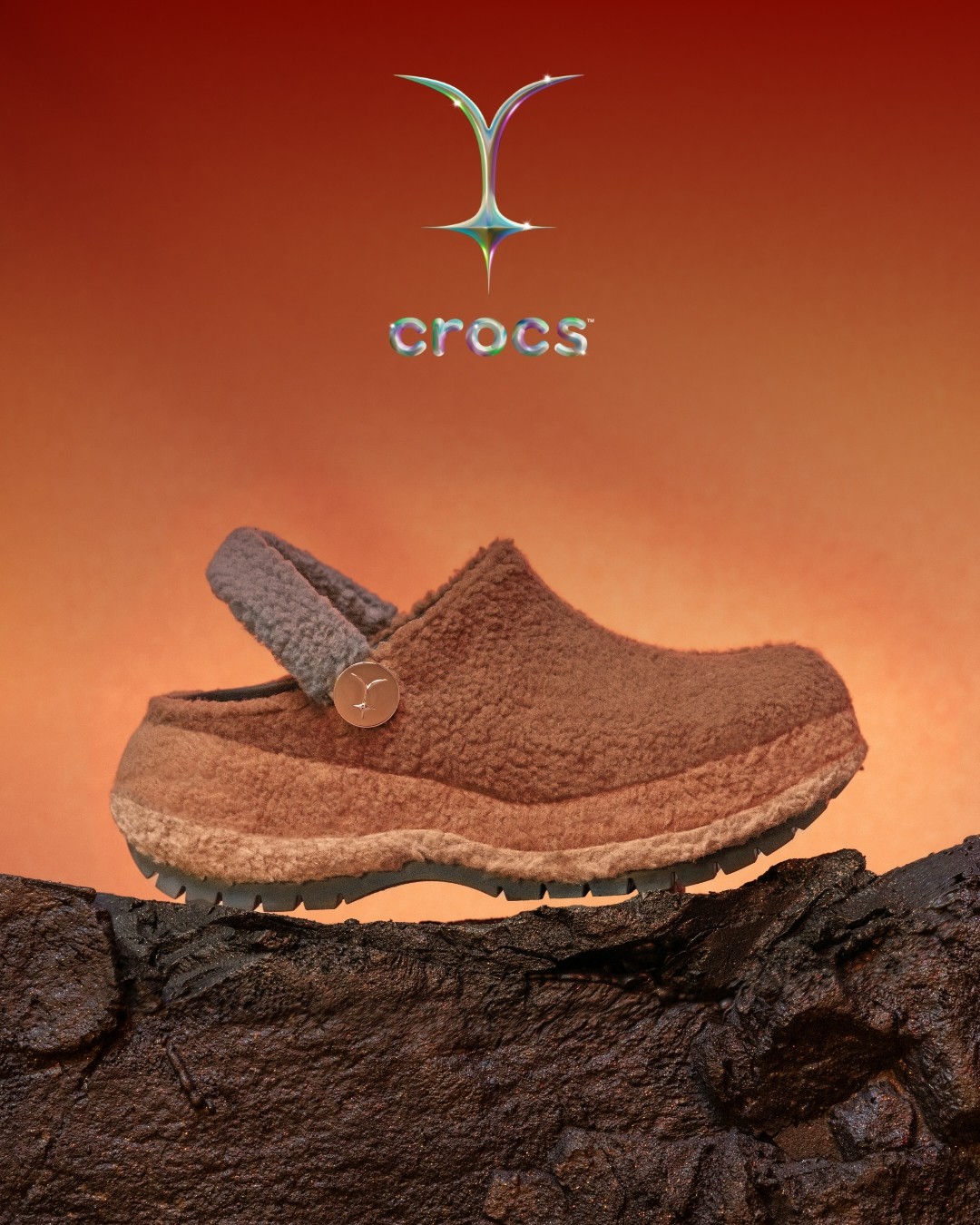 Crocs,Lil Nas X,Sherpa Mega Cr  增高显腿长！Crocs 新联名鞋太怪了！