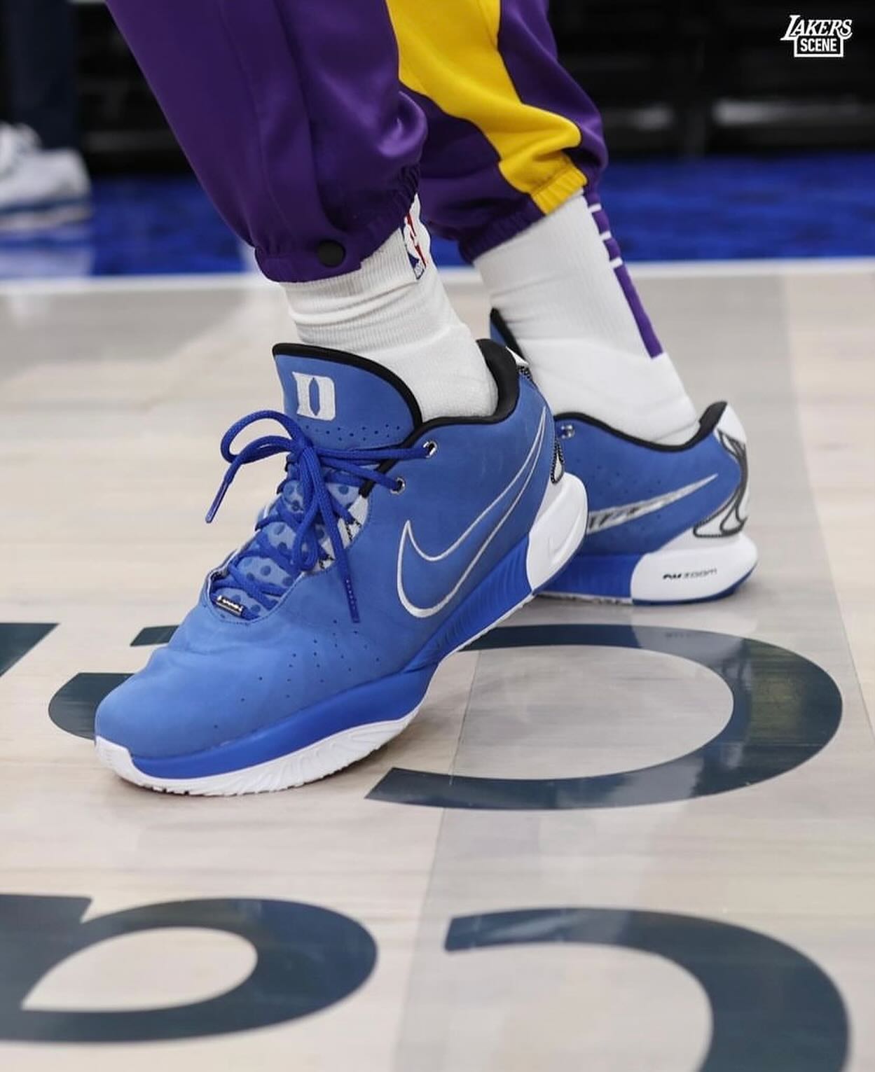 科技配置老生常谈了,前掌内嵌 zoom turbo,后掌则是一块 13mm zoom