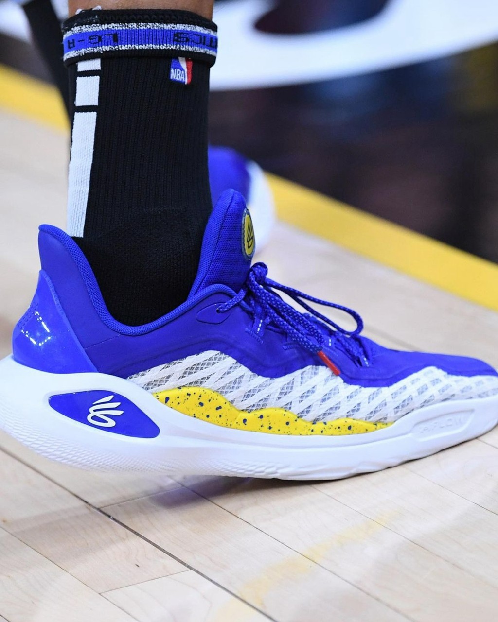 nba球鞋上脚莫兰特绝杀穿的配色太好看了