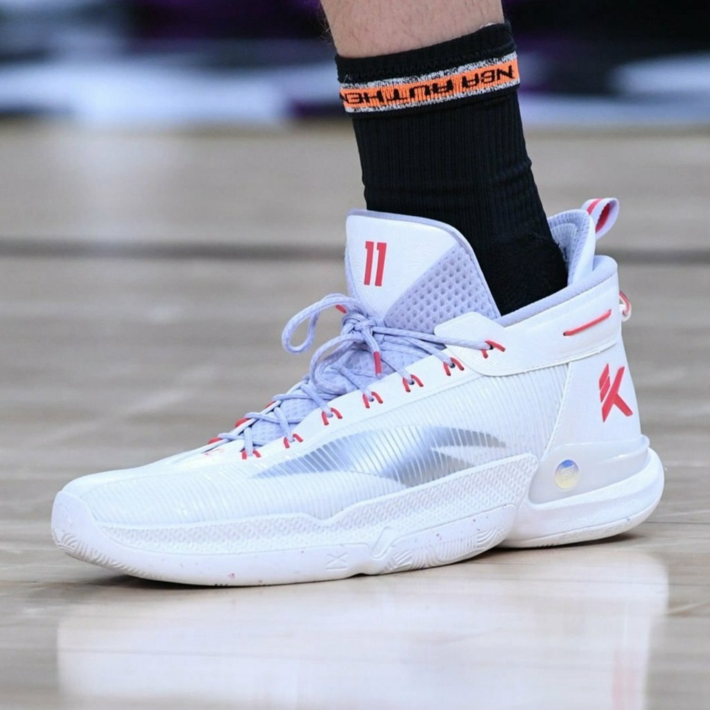 hustle 2 "christmas"德鲁·尤班克斯sneaker room x nike kyrie 7 "