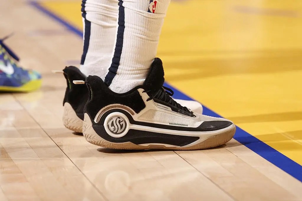 361赢麻了约基奇绝杀勇士上脚最新战靴