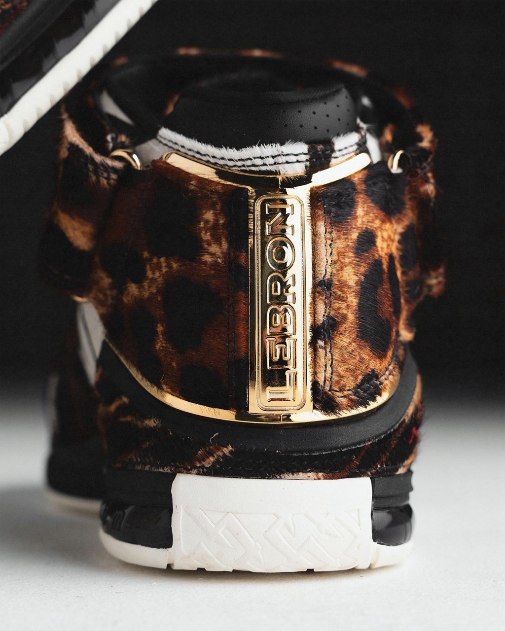 nike lebron 4 "fruity pebbles"dq9310-100原价:￥1799 元市价