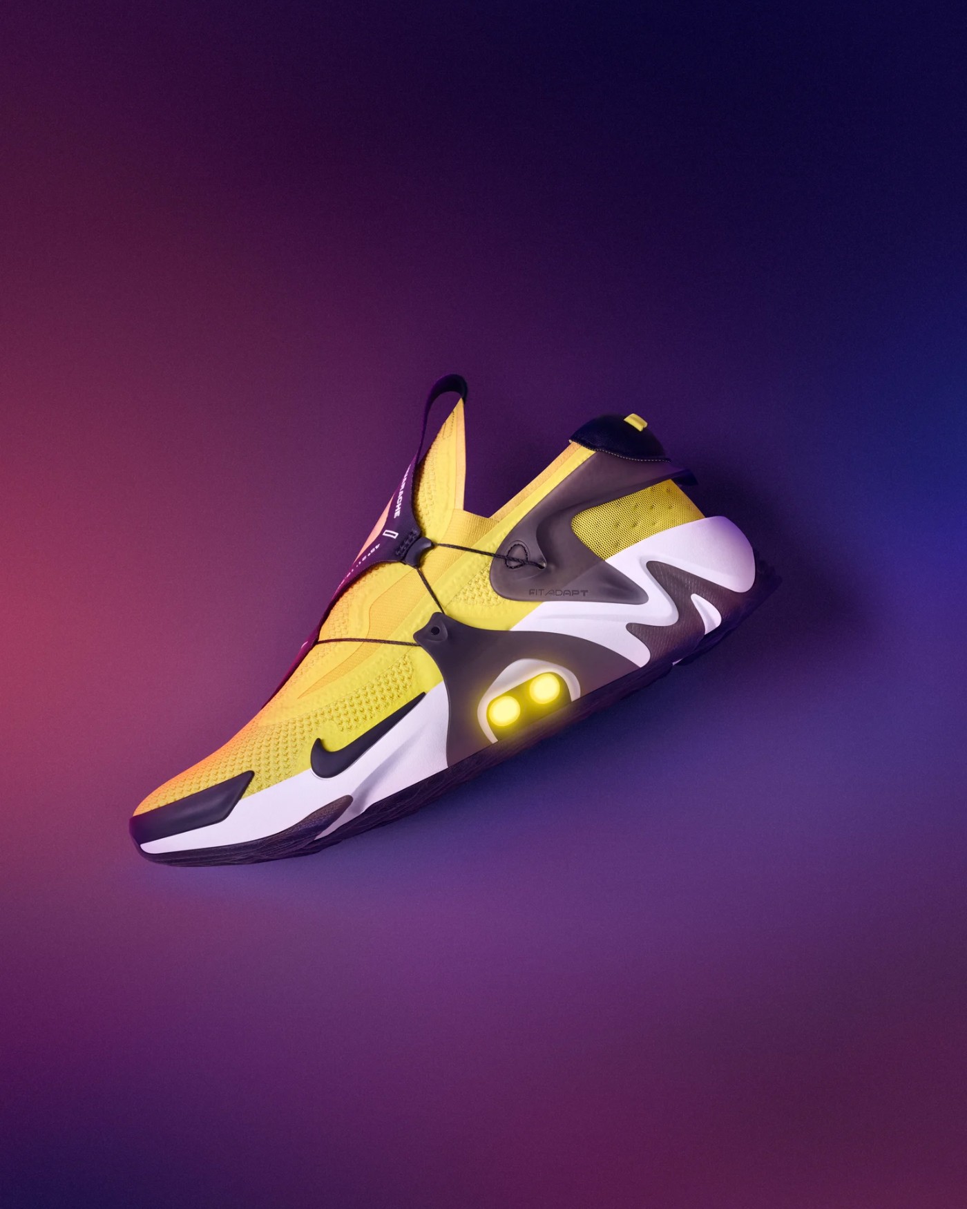 最早作为《回到未来 2》中的科幻道具,男主角双手松开自