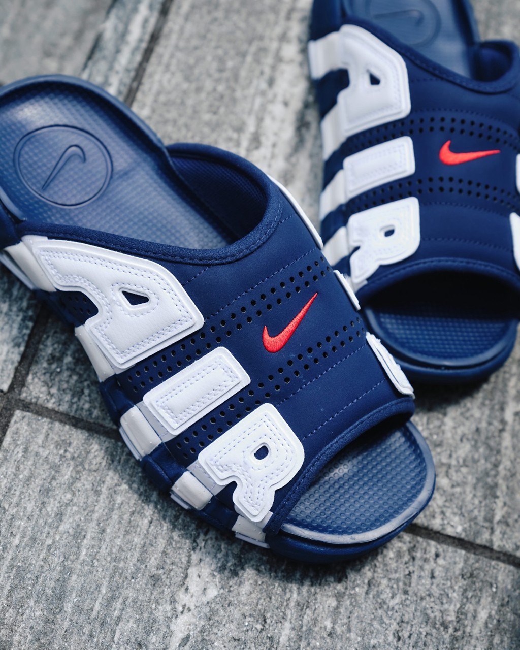 FQ8700-200,Air More Uptempo Sl  日期确定！奥运配色大 AIR 拖鞋新消息来了！