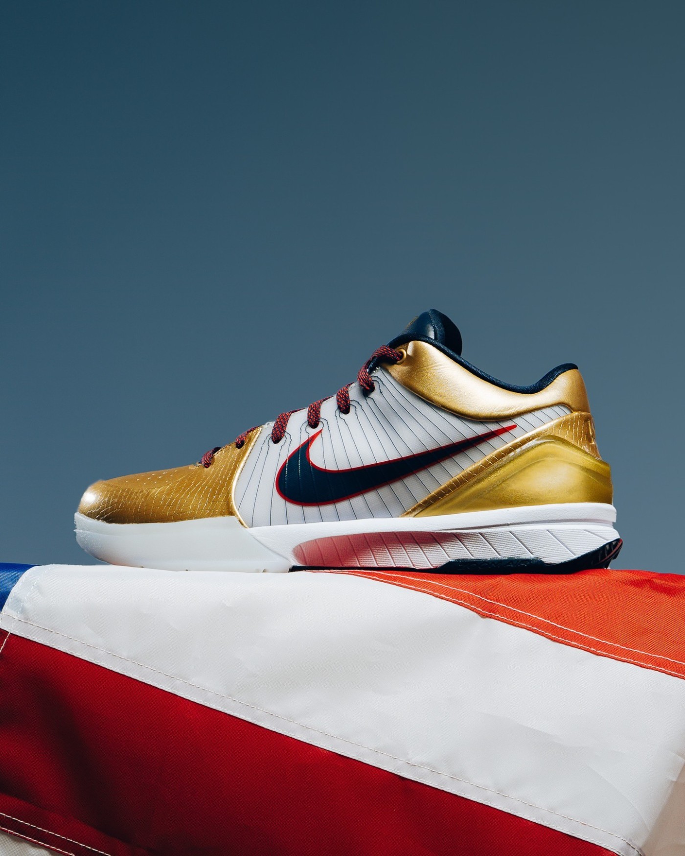 Nike,Kobe 4,科比,Gold Medal,FQ35  市价翻倍！今早「金牌」Kobe 4 你中了吗？