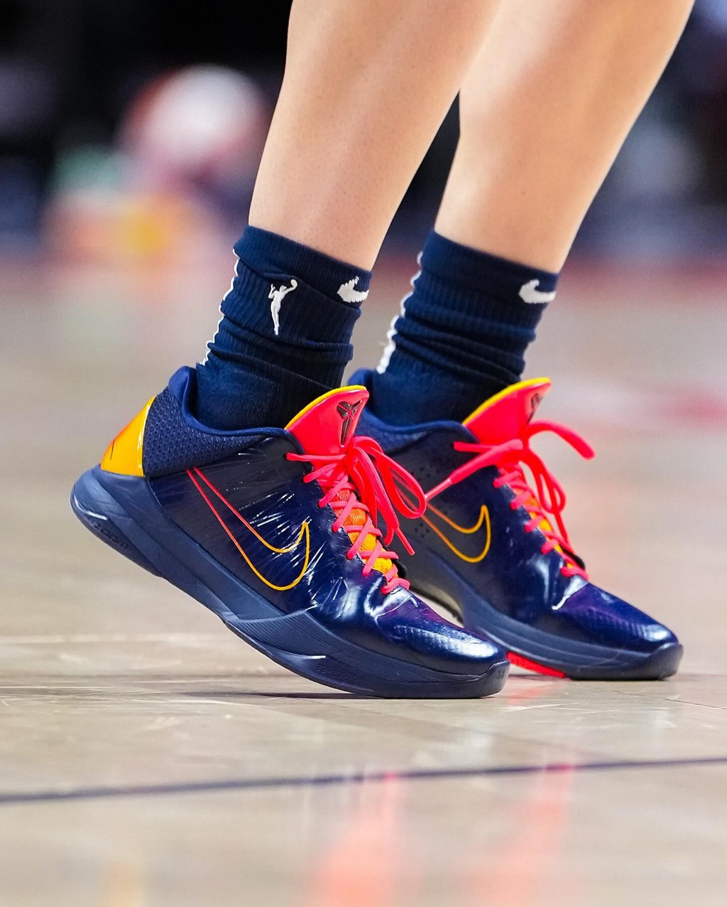 WNBA,克拉克,Kobe 5 Protro  “女库里” 季后赛首秀！上脚新配色 Kobe 战靴！