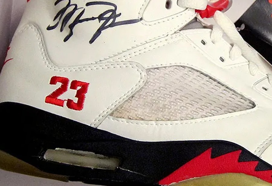 Air Jordan 5,AJ5,Fire Red Blac  苦等 11 年！这双「元年 AJ」终于回归了！