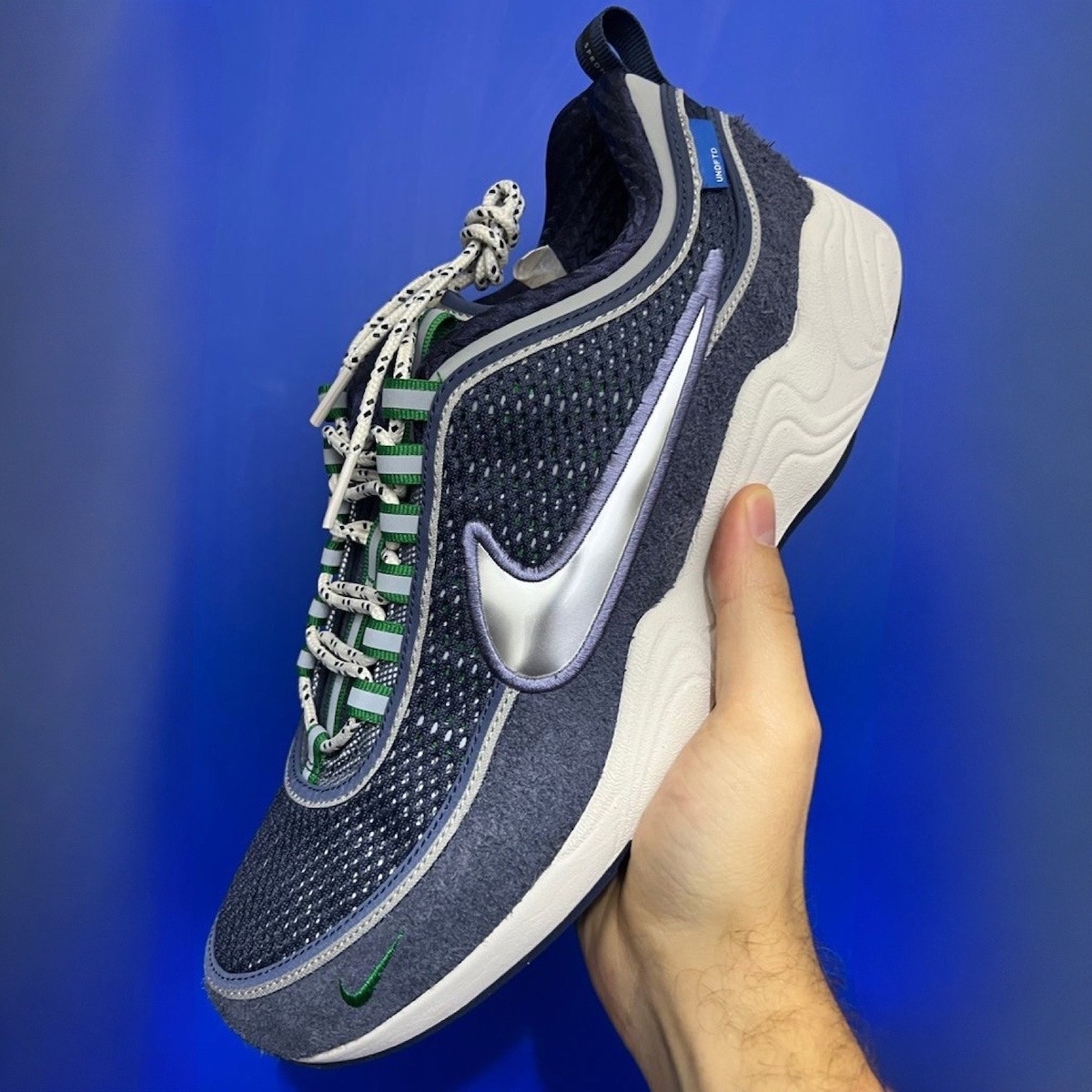 HV4847-400,UNDEFEATED,Spiridon  UNDFTD x Nike 联名新鞋曝光！是这个鞋型…