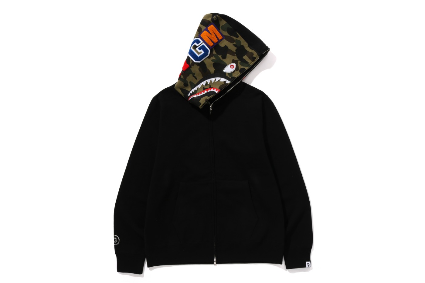 BAPE®,施华洛世奇  「BAPE® x 施华洛世奇」新品曝光！这鞋太帅了！