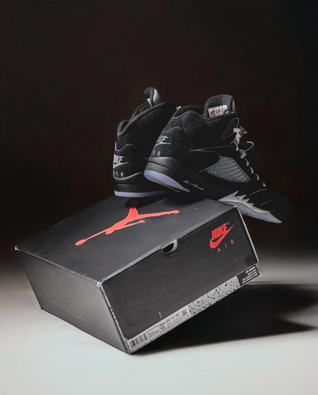 Air Jordan 5,Black Metallic Re  又一波实物美图！黑银 AJ5 进入倒计时！