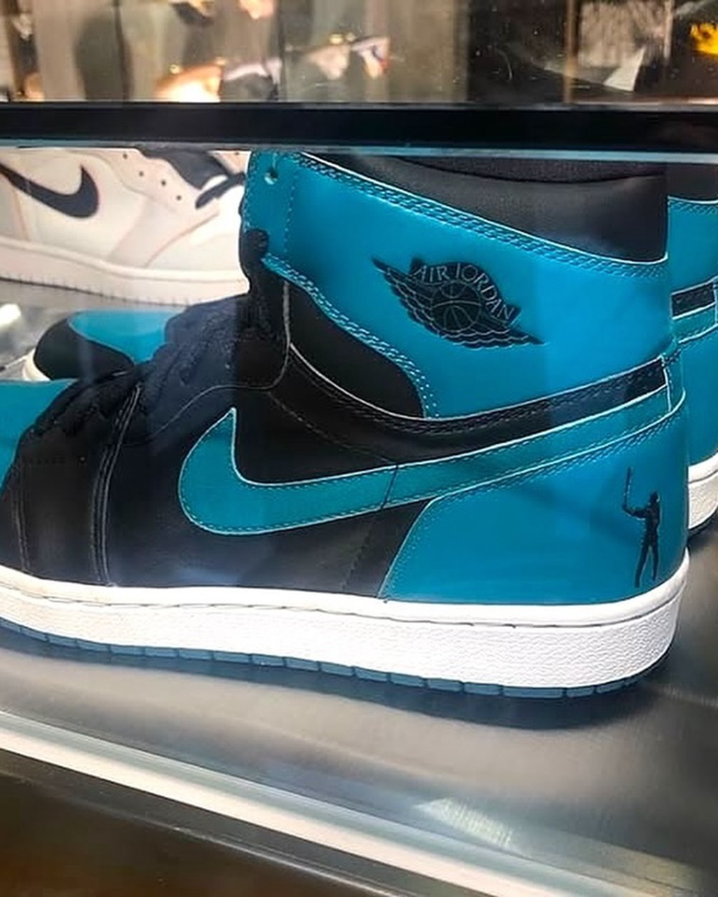 Air Jordan 1 PE,稀有  长见识了！这双「稀有 AJ」你可能真没见过…