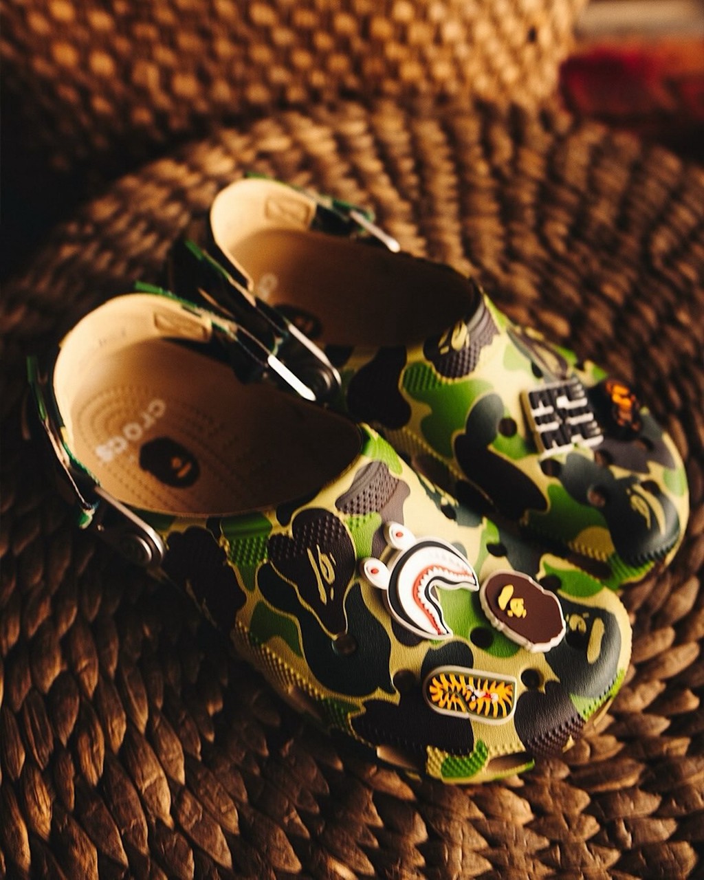 BAPE,Crocs  提前备战夏天！BAPE x Crocs 新品来袭！