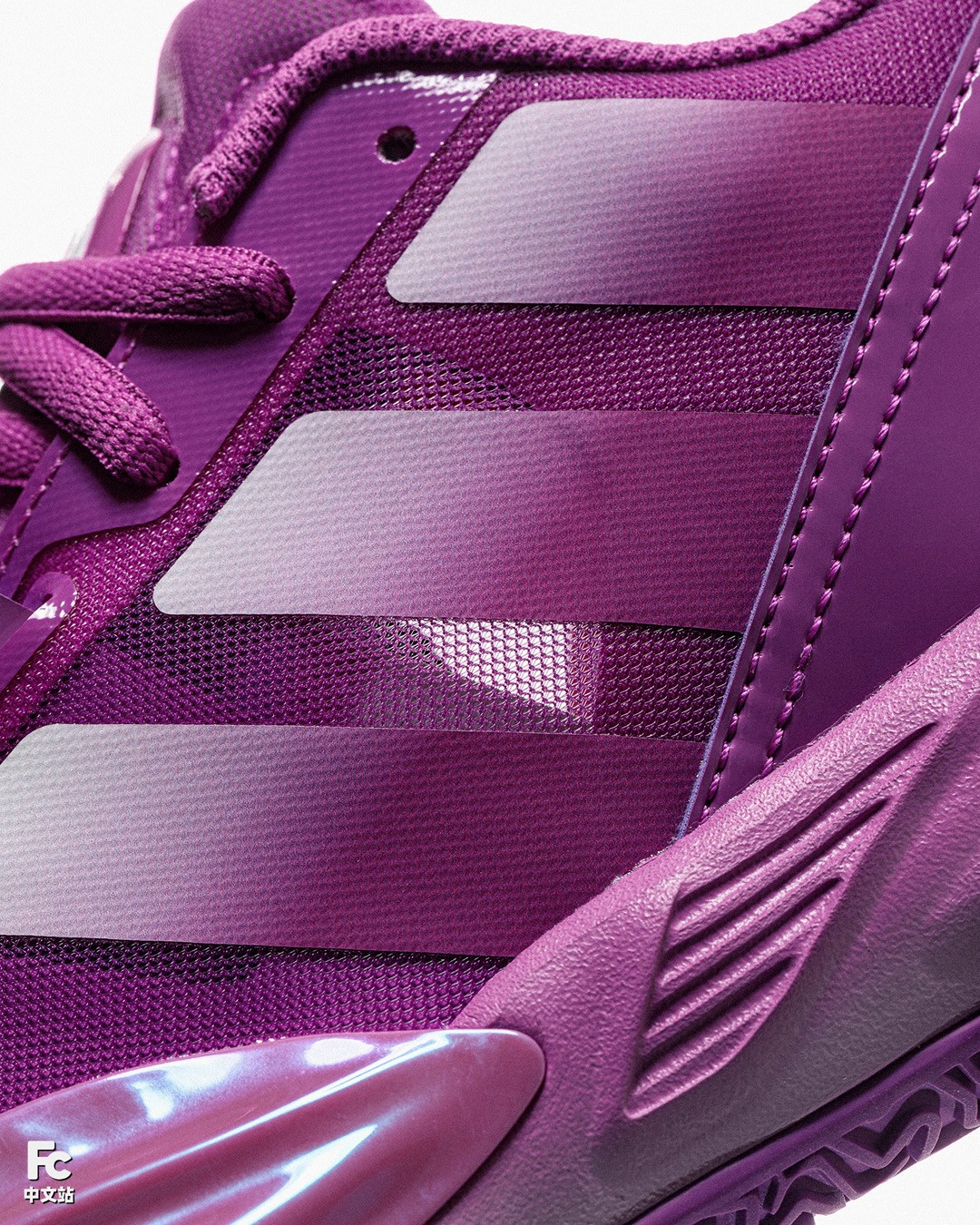 adidas,Xenoburst  极致透气 + 双缓震！没想到这双「阿迪新战靴」才这个价！