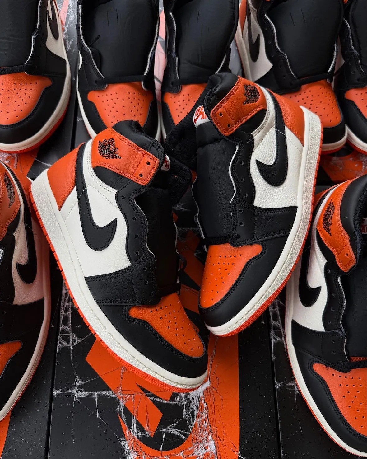 DZ5485-008,AJ1,Air Jordan 1,扣碎  扣碎篮板 AJ1 即将回归！鞋盒有点不一样…
