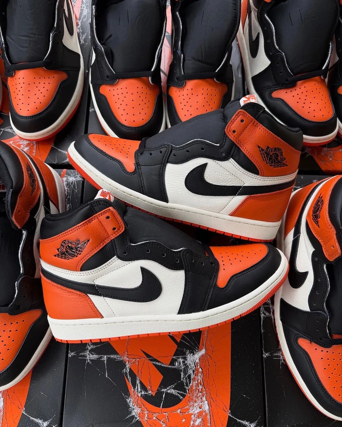 DZ5485-008,AJ1,Air Jordan 1,扣碎  扣碎篮板 AJ1 即将回归！鞋盒有点不一样…