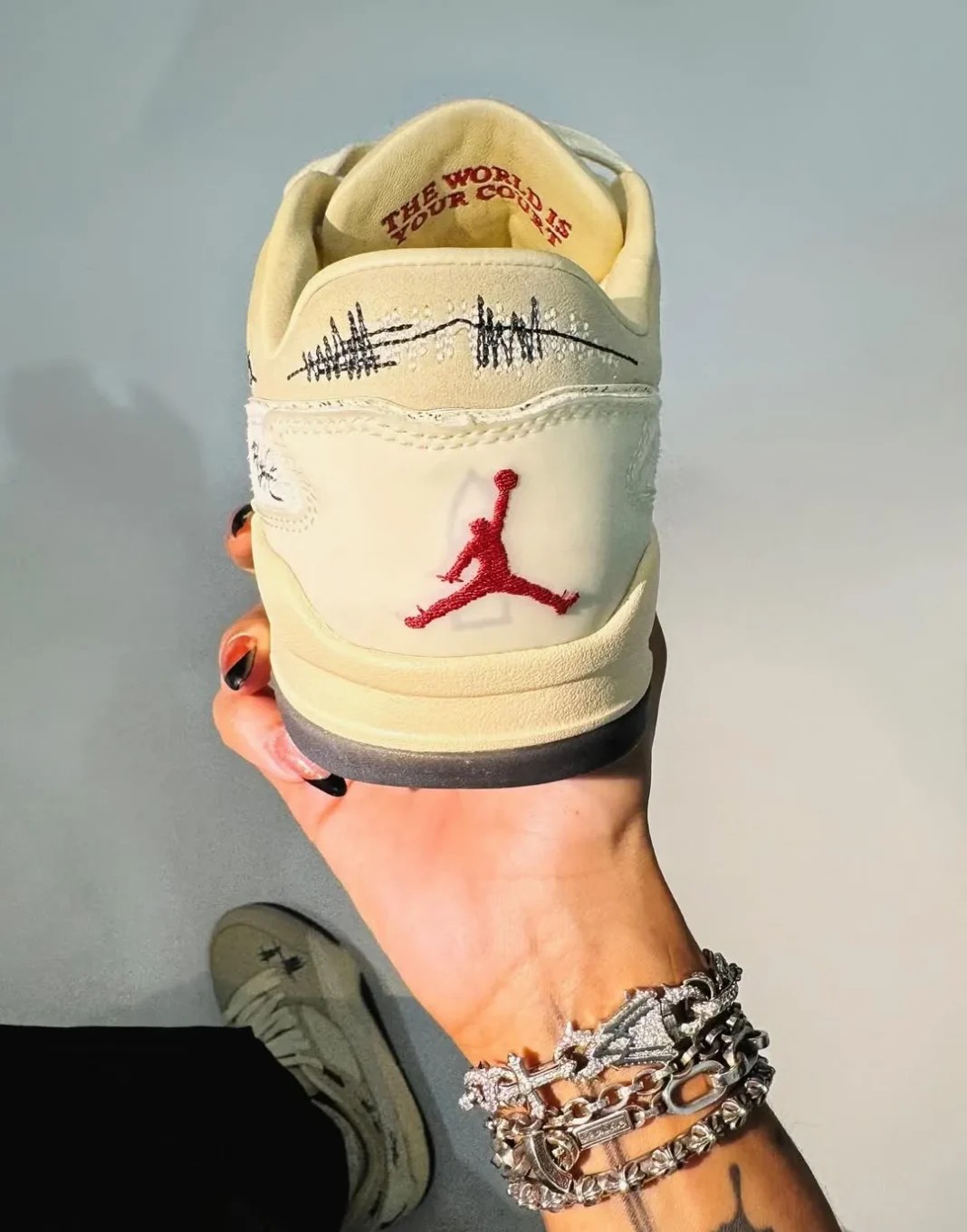 Who Decides War,Jordan,Flight  首次合作！Jordan 新联名鞋给几分？