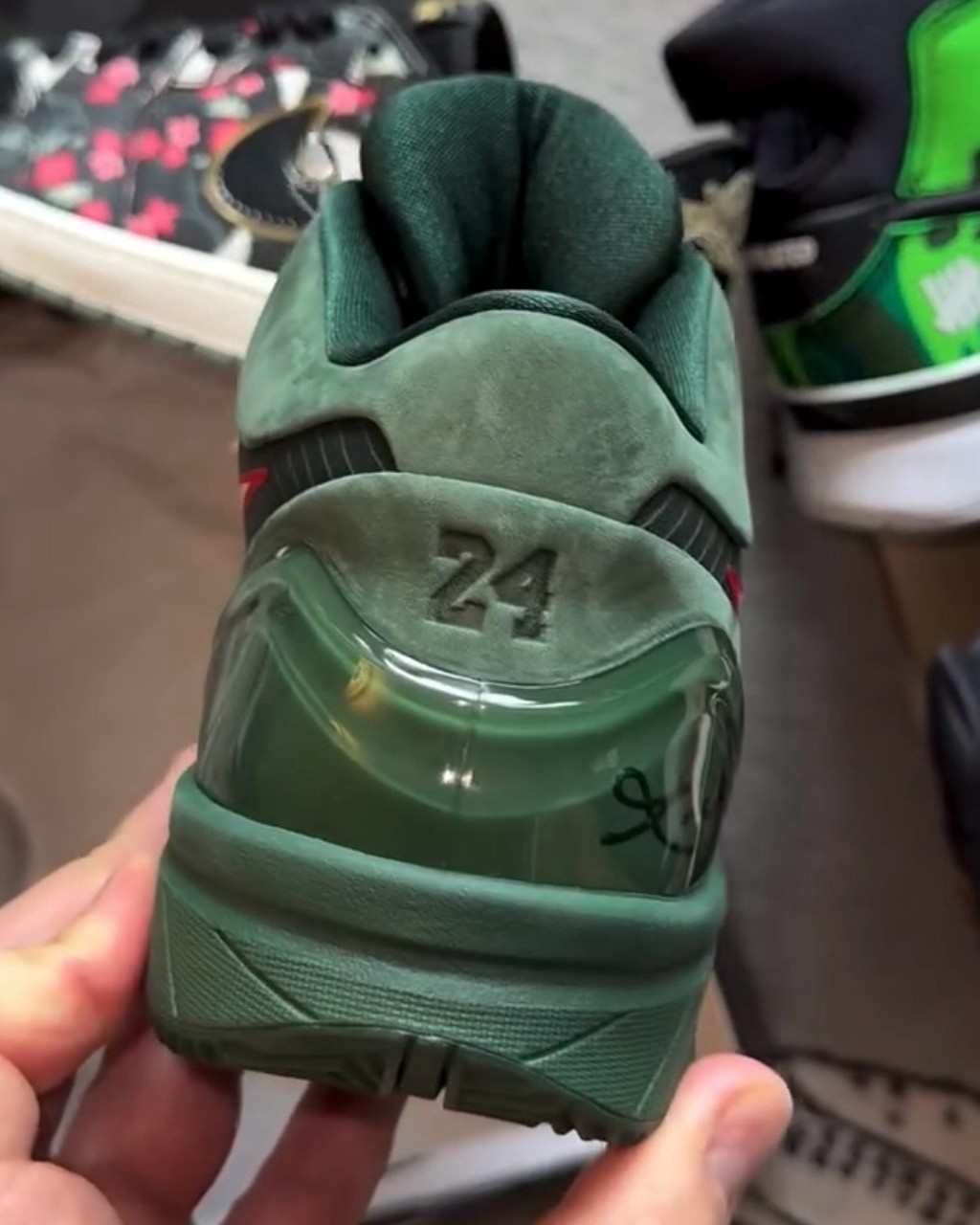 Nike,Kobe 4 Protro PE,字母哥  首次公开！字母哥 x Kobe 战靴曝光！